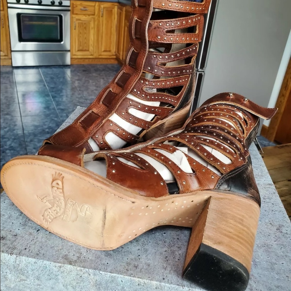 FREEBIRD BY STEVEN "LOTUS" sandals size 9